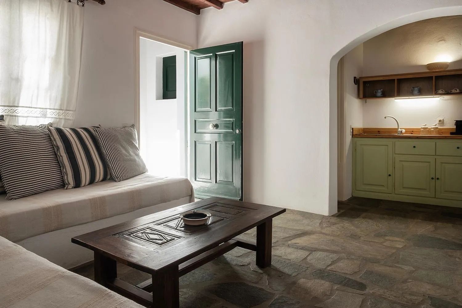 Two Houses Lighthouse Apartment Фанари